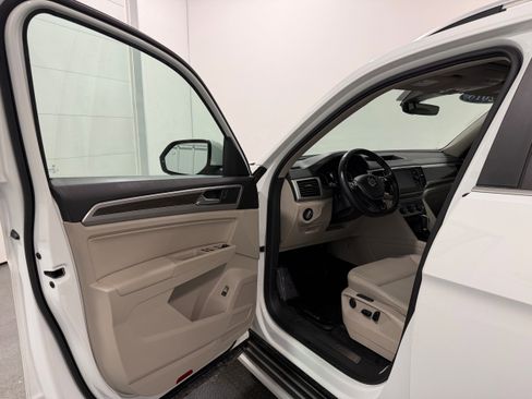 Used 2018 Volkswagen Atlas SEL image 3
