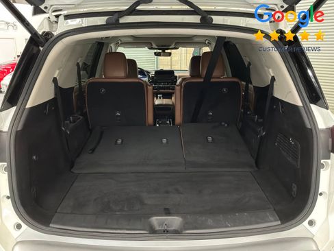 Used 2024 Nissan Pathfinder Platinum FWD image 19