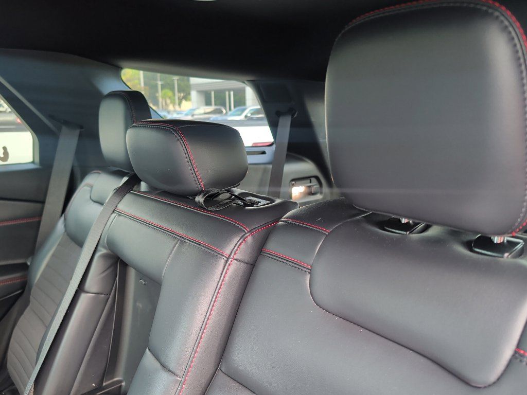 Used 2025 Ford Explorer ST-Line RWD image 9