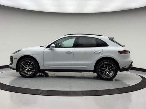 Used 2025 Porsche Macan image 2