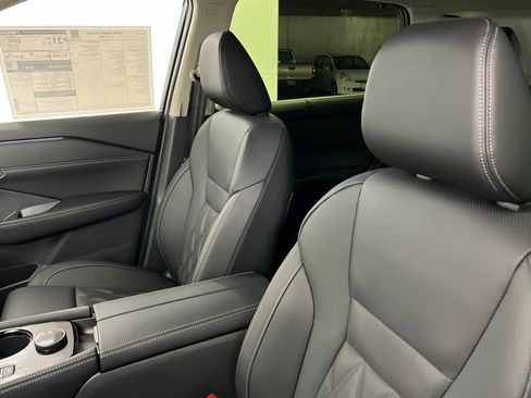 New 2026 Nissan Rogue Platinum w/ Platinum Premium Package AWD/4WD image 16