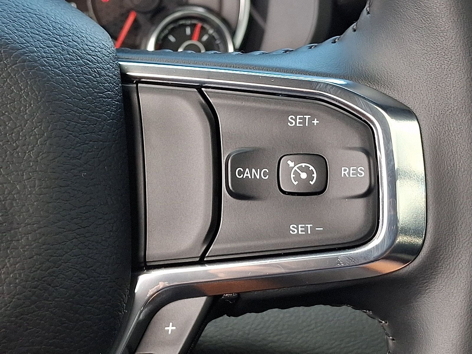 Used 2024 RAM 1500 Laramie AWD/4WD image 25