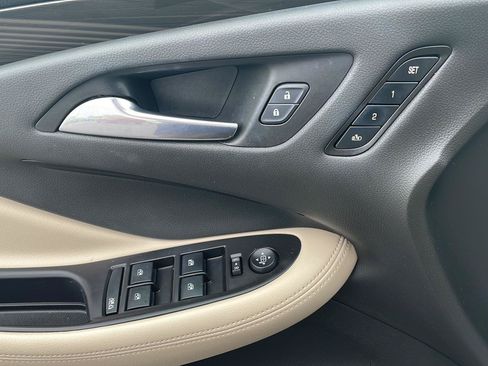 Used 2019 Buick Envision Premium AWD/4WD image 12