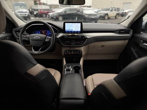 Used 2022 Ford Escape Titanium w/ Class II Trailer Tow Package image 21