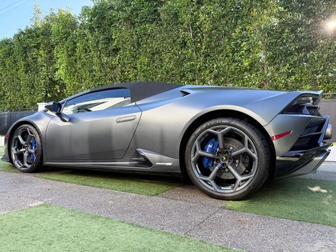 Used 2023 Lamborghini Huracan EVO RWD image 11