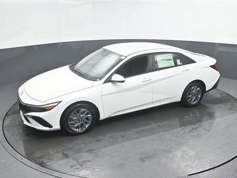 New 2026 Hyundai Elantra Hybrid FWD image 37