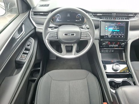 Used 2023 Jeep Grand Cherokee Laredo w/ Luxury Tech Group I image 21