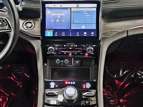 Used 2022 Jeep Grand Cherokee Overland w/ Luxury Tech Group IV image 14