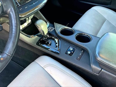 Used 2017 Toyota Avalon Limited image 15