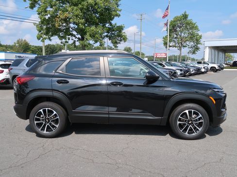 Used 2024 Chevrolet TrailBlazer LT AWD/4WD image 11