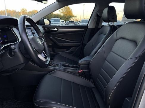 Certified 2023 Volkswagen Jetta SE w/ Panoramic Sunroof Package image 14