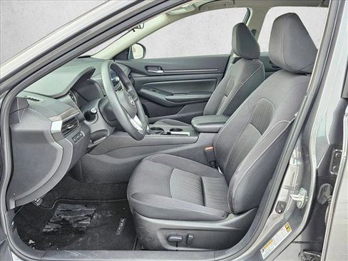 Used 2025 Nissan Altima 2.5 SV image 16