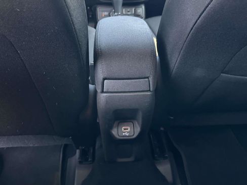 Used 2021 Jeep Renegade Latitude image 17