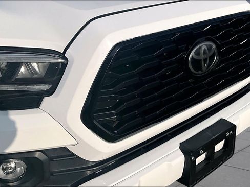 Used 2021 Toyota Tacoma TRD Sport w/ Technology Package RWD image 28