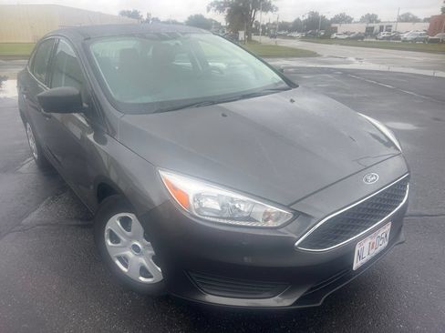 Used 2018 Ford Focus S FWD image 3