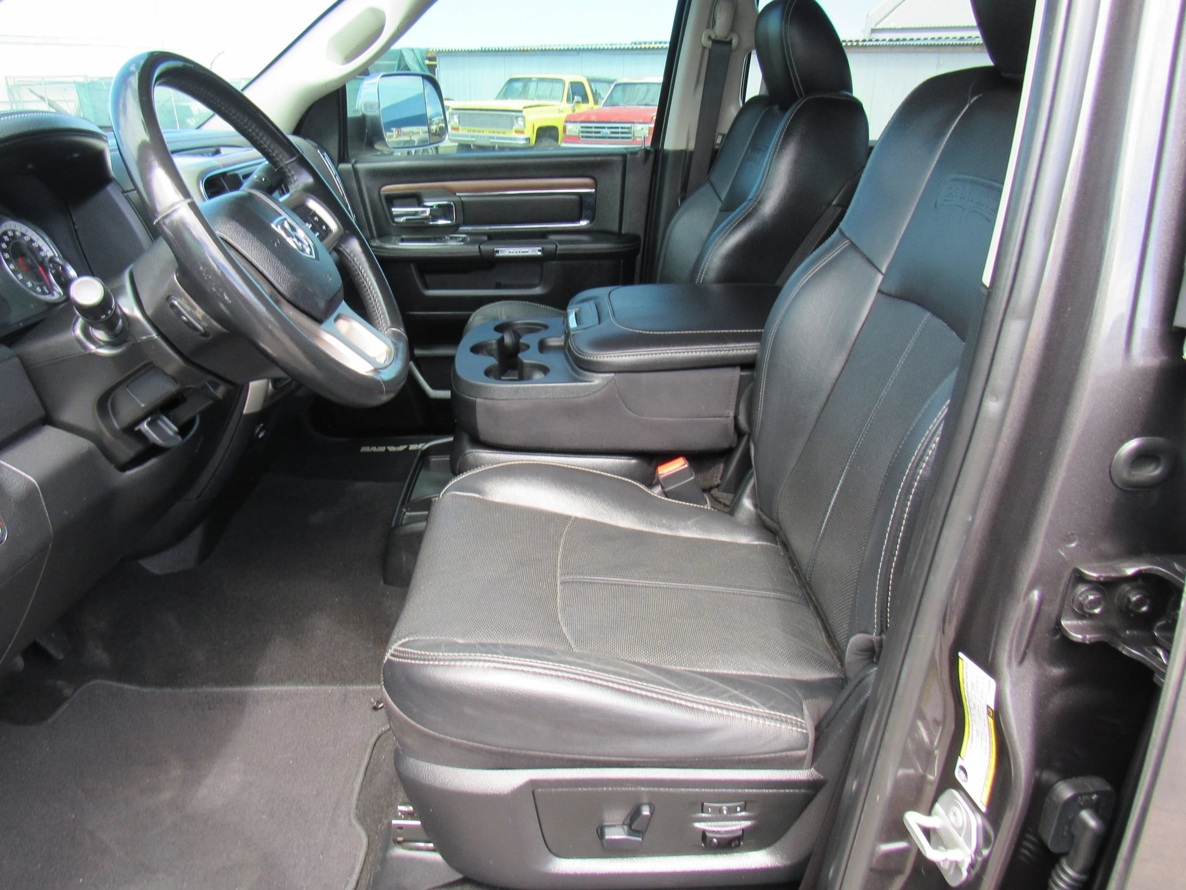 Used 2018 RAM 2500 Laramie w/ Convenience Group AWD/4WD image 9
