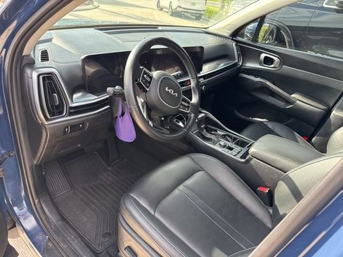 Certified 2025 Kia Sorento S w/ Panoramic Sunroof Package FWD image 5