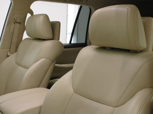 Used 2014 Lexus LX 570 4WD image 31