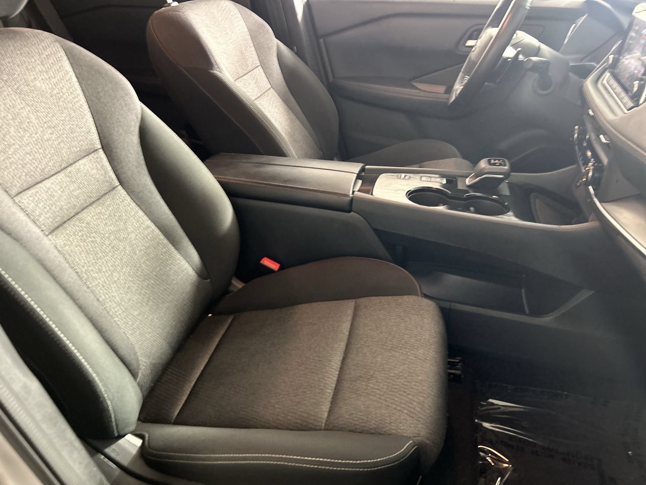 Used 2025 Nissan Rogue SV FWD image 26
