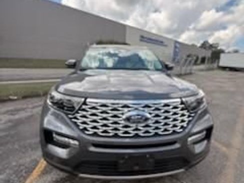 Used 2023 Ford Explorer Platinum w/ Technology Package AWD/4WD image 10