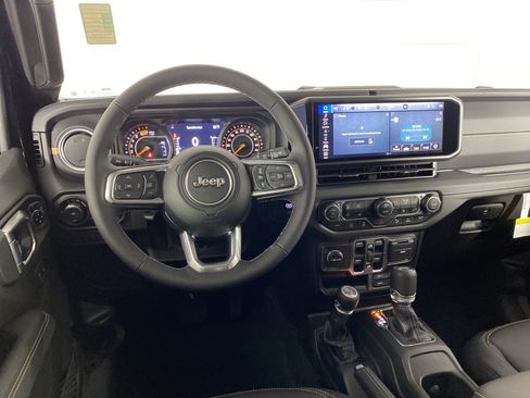 New 2026 Jeep Wrangler Unlimited Sahara AWD/4WD image 17