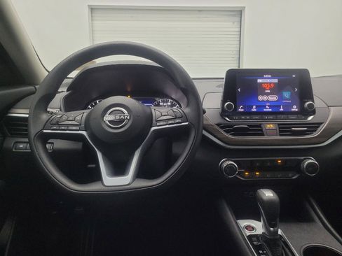 Used 2025 Nissan Altima 2.5 SV FWD image 22