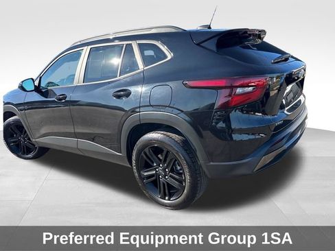 Used 2025 Chevrolet Trax ACTIV w/ Sunroof Package FWD image 3