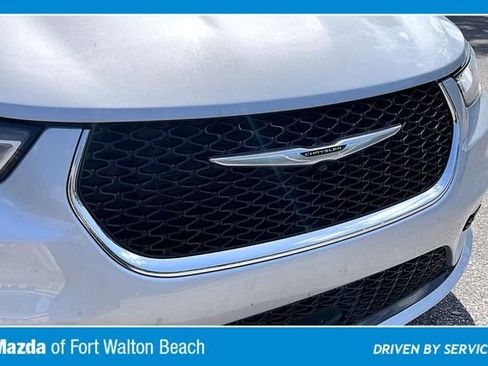 Used 2023 Chrysler Pacifica Touring-L FWD image 33