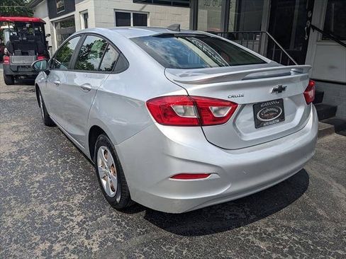 Used 2018 Chevrolet Cruze LS FWD image 3