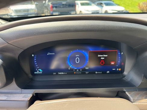 Used 2020 Ford Explorer Platinum w/ Premium Technology Package AWD/4WD image 16