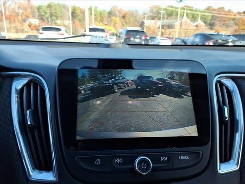 Used 2018 Chevrolet Malibu LT image 14