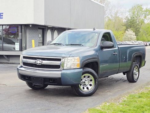 Used 2007 Chevrolet Silverado 1500 W/T RWD image 2
