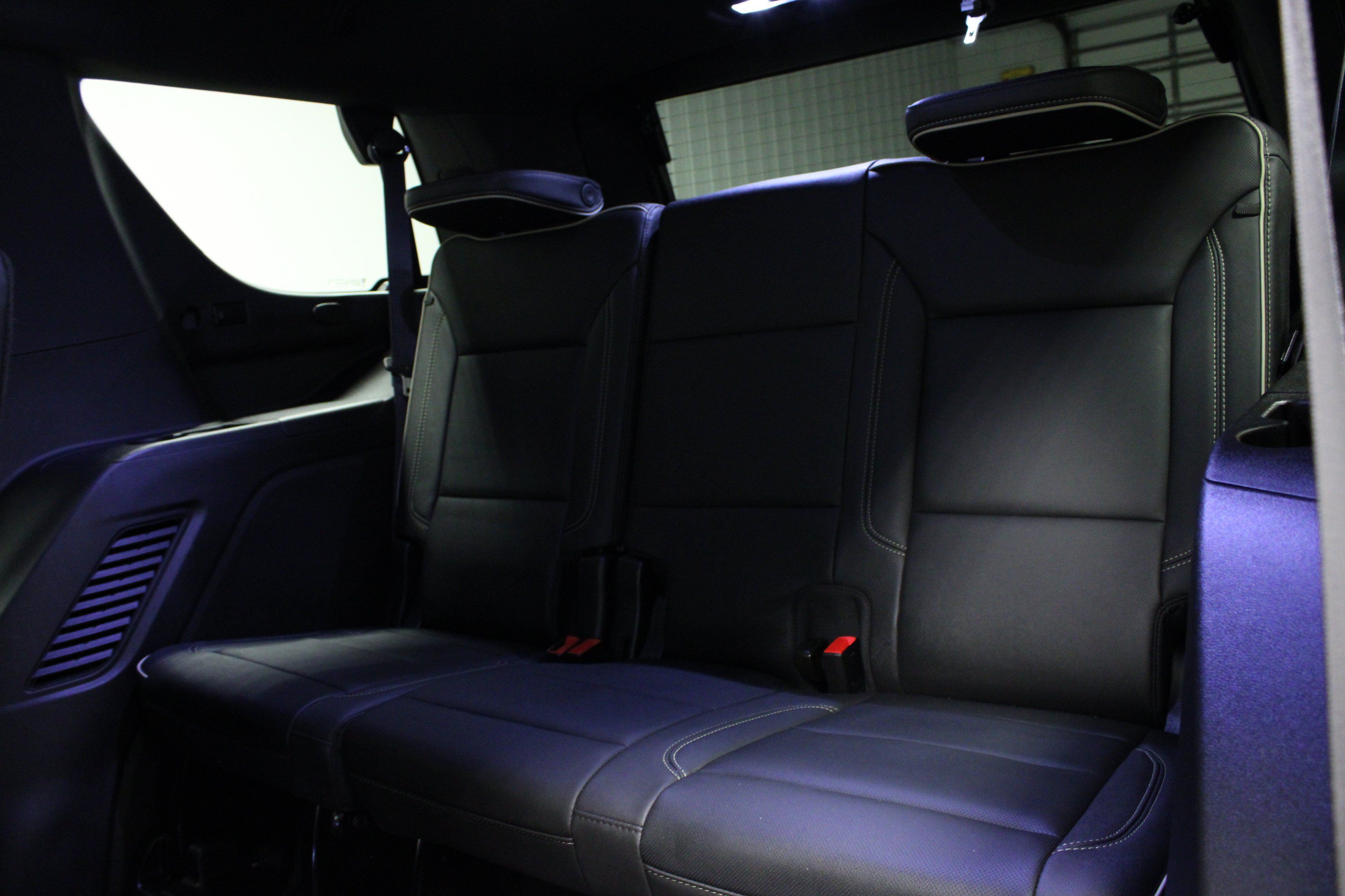 Used 2024 GMC Yukon SLT w/ SLT Luxury Package AWD/4WD image 14