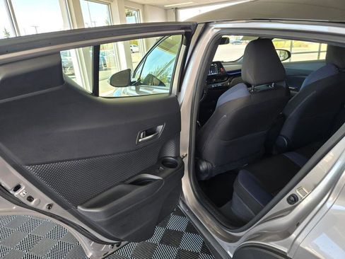 Used 2020 Toyota C-HR XLE FWD image 34