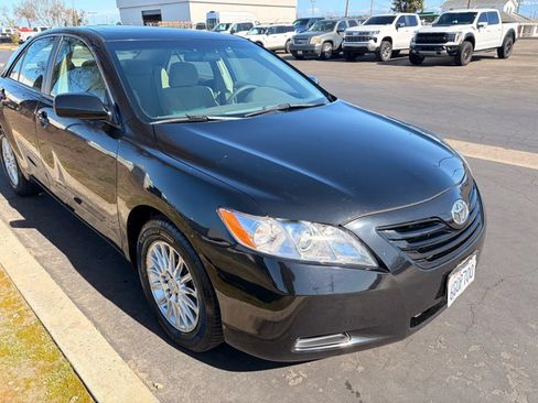 Used 2009 Toyota Camry LE FWD image 1