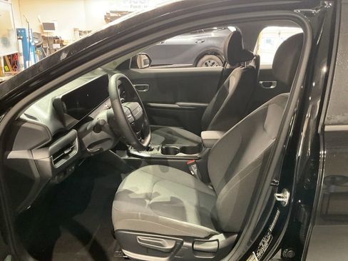New 2025 Kia K4 LXS image 8