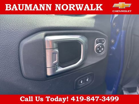 Used 2020 Jeep Wrangler Unlimited Sahara AWD/4WD image 16