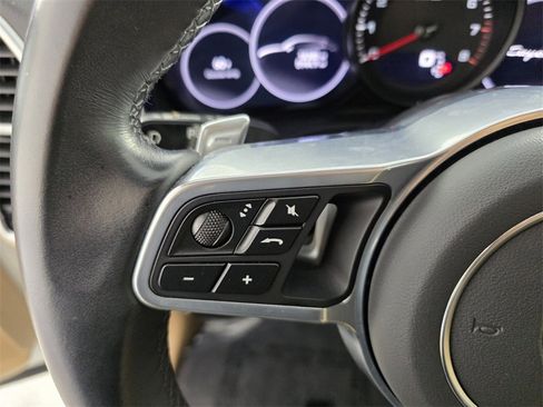 Used 2022 Porsche Cayenne Coupe image 19