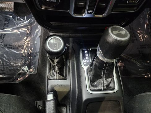Used 2021 Jeep Wrangler Unlimited Sahara w/ Uconnect 4C Nav & Sound Group AWD/4WD image 19