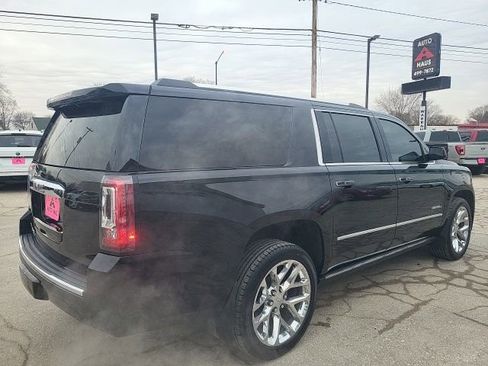 Used 2020 GMC Yukon XL Denali w/ Denali Premium Package image 8
