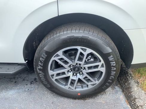 New 2025 Ford Expedition Active RWD image 35