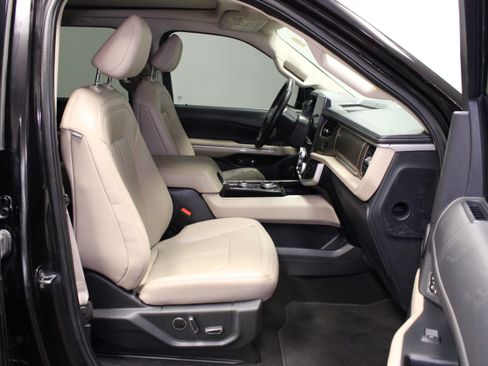 Used 2024 Ford Expedition Limited AWD/4WD image 16