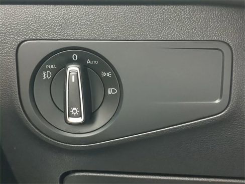 Certified 2020 Volkswagen Tiguan SE R-Line image 27