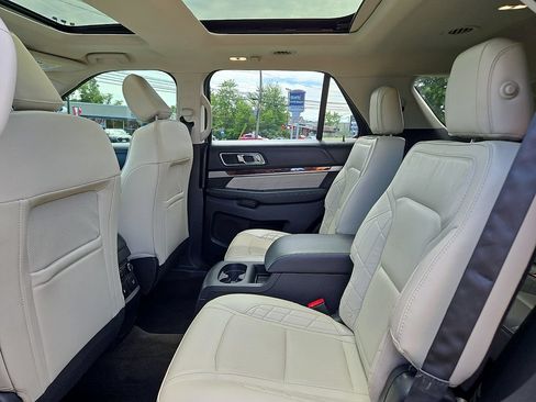 Used 2018 Ford Explorer Platinum AWD/4WD image 11