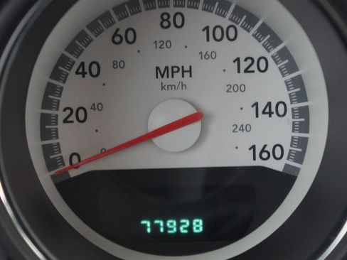 Used 2010 Dodge Challenger R/T image 4