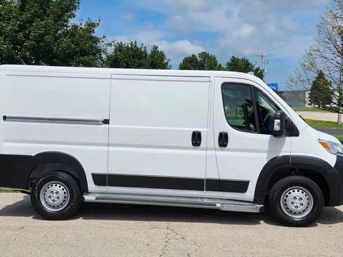 Used 2025 RAM ProMaster 2500 w/ U-Haul Equipment Group FWD image 9