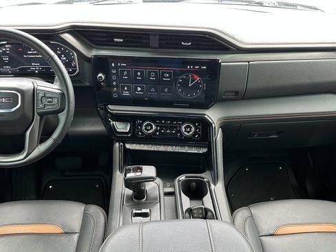 Used 2024 GMC Sierra 1500 AT4 w/ Technology Package AWD/4WD image 14