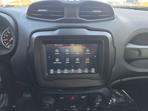 Used 2020 Jeep Renegade Latitude w/ Cold Weather Group image 19