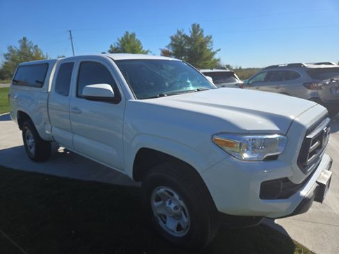 Used 2020 Toyota Tacoma SR image 6