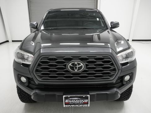 Used 2020 Toyota Tacoma TRD Off-Road image 2